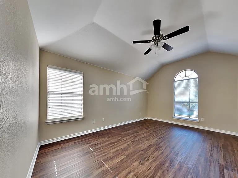 404 Roundrock Ln — Photo 20