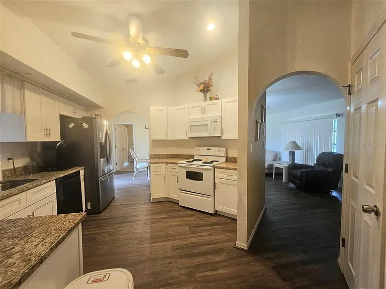 1011 Tropical Ave NW — Photo 5