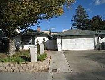 1st image of 2618 Orchid St