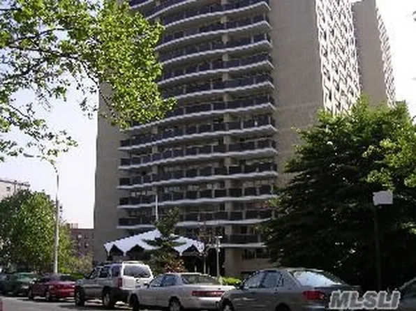 66-36 Yellowstone Boulevard image 1 of 1