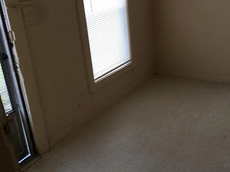 608 W Cedar St — Photo 7
