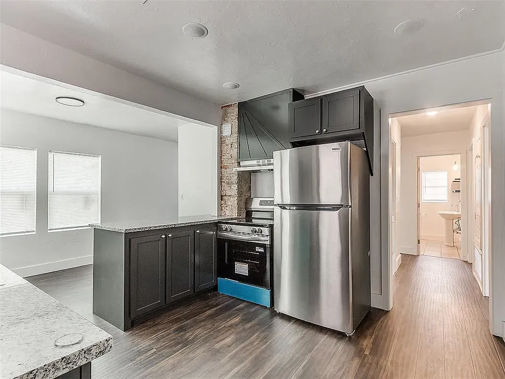 2 bed, 1024 sqft, $1,500 — Photo 3