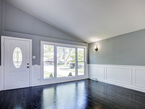 5th image of 9224 S Parkside Ave