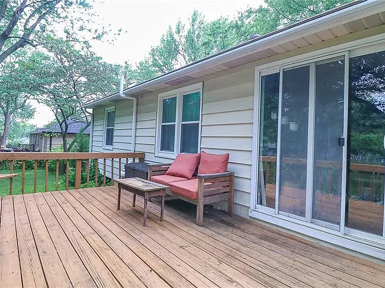 7039 Nieman Rd — Photo 15