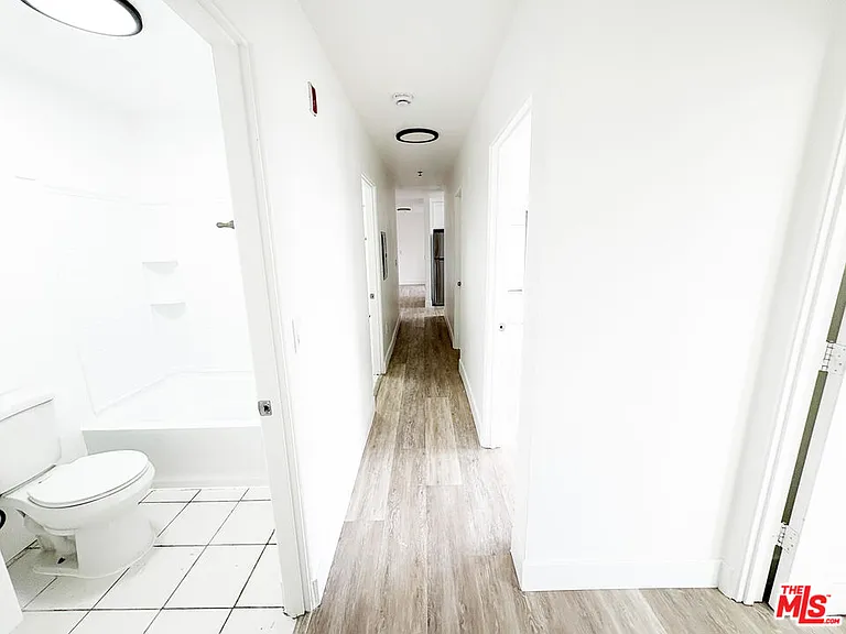 2637 S Manhattan Pl #8 — Photo 17