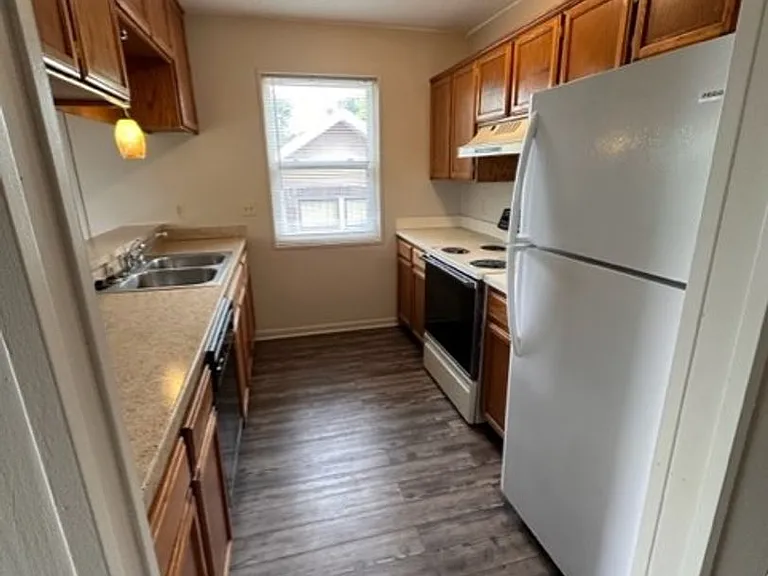 College Place Apartments — Photo 16