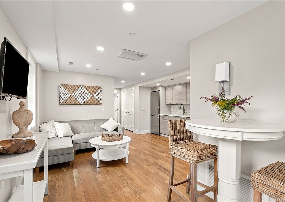 1st image of 8 Hale St Unit 1