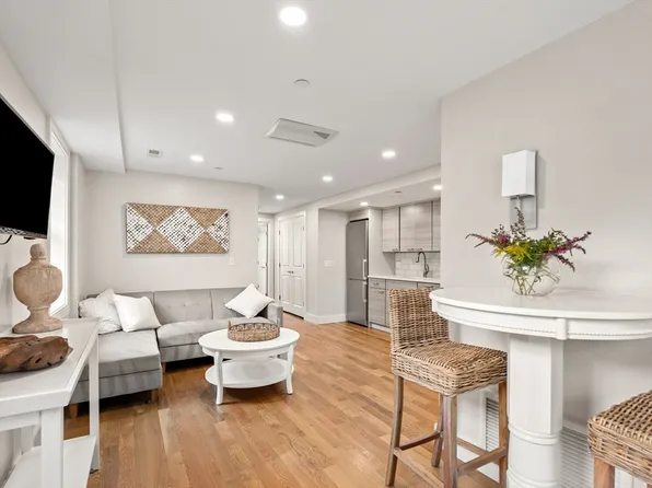 8 Hale St Unit 1, Rockport, MA 01966