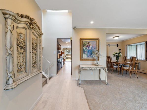 425 N Queens Avenue, Massapequa, NY 11758