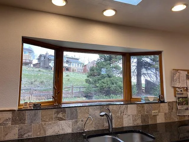 581 W Arrowhead St — Photo 16