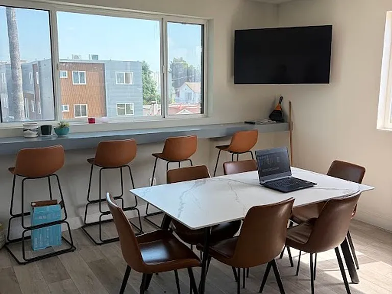 1458 W 37th Pl — Photo 13