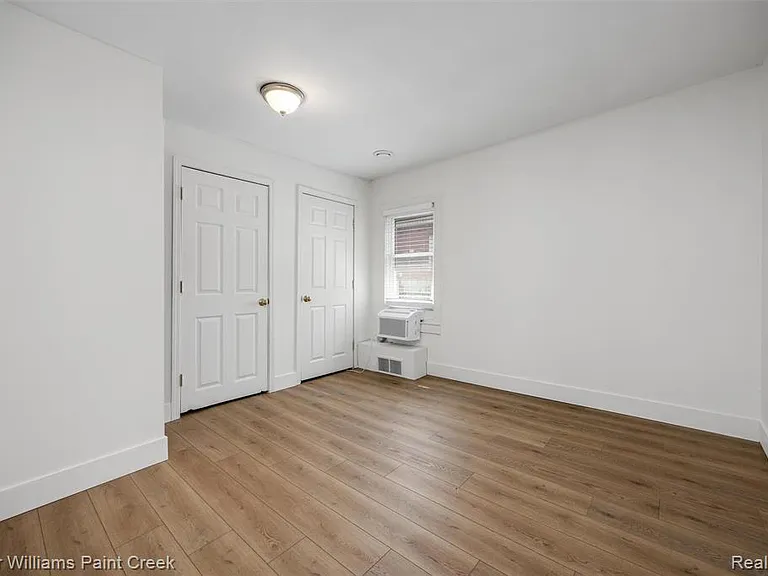 23465 Easterling Ave — Photo 4