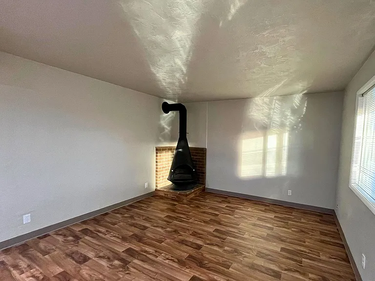 2705 Oak St #15 — Photo 4