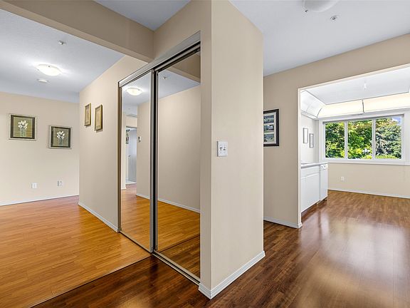4th image of 1045 Sutherland Ave #165