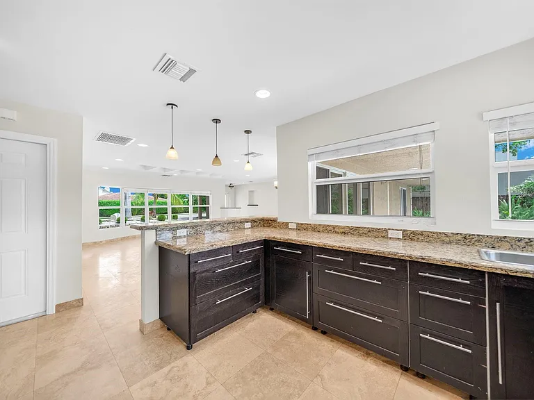 4021 Bayview Dr — Photo 17