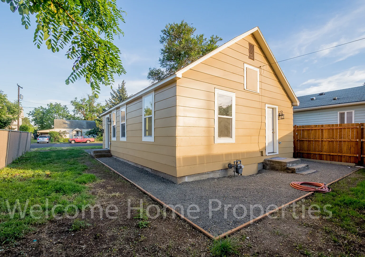 Small 2 Bedroom Home in Convenient Location — Photo 1