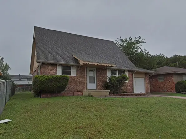 318 NW 62nd St, Lawton, OK 73505