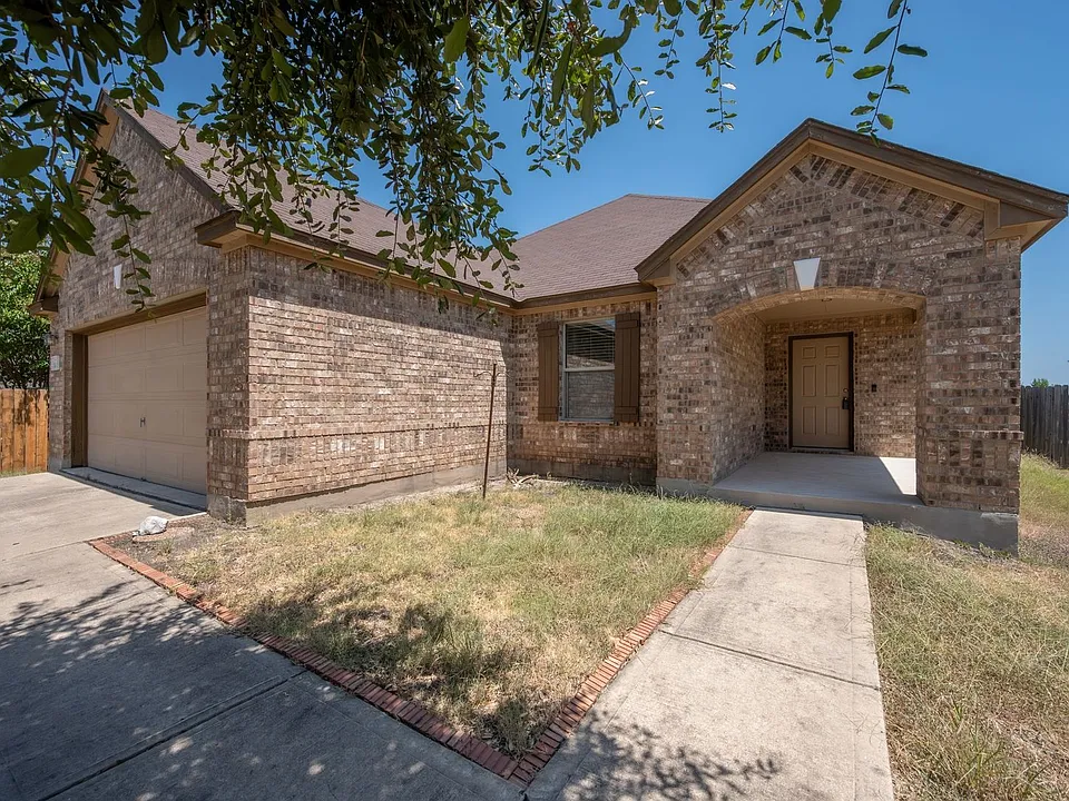 1141 Renaissance Trl