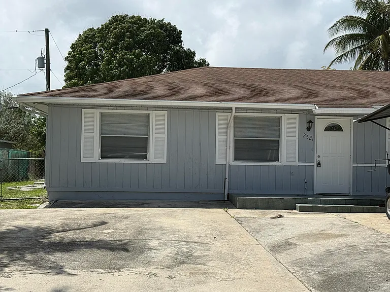 2519 Griffin Sq — Photo 12