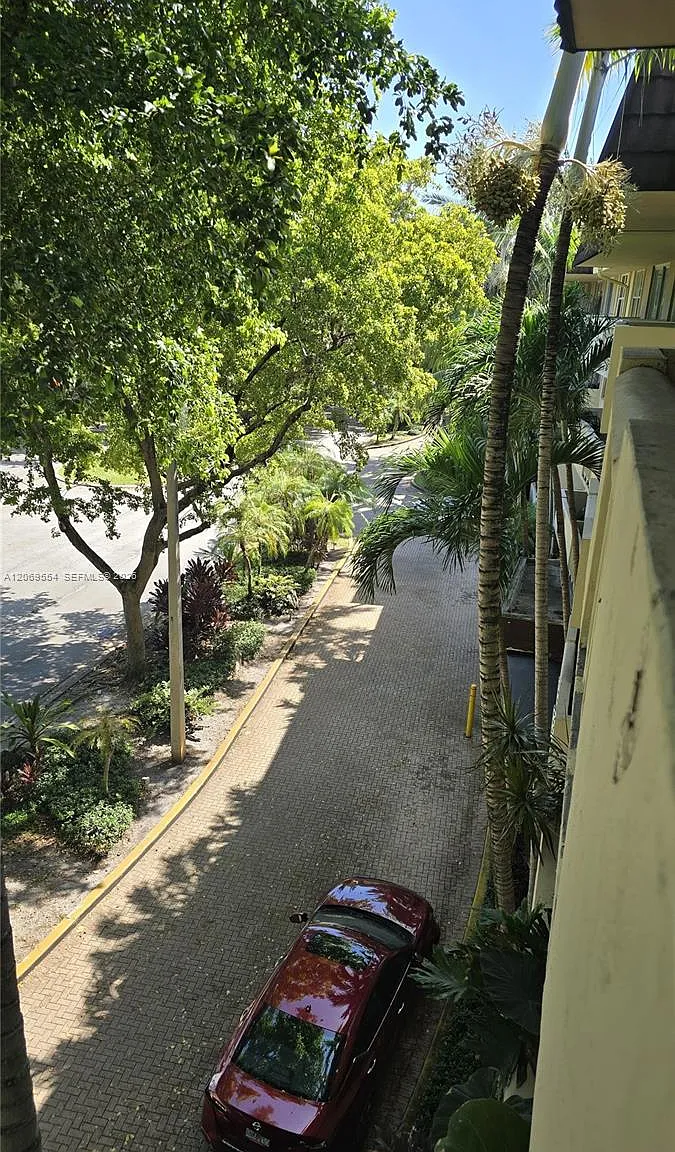 Bayview Palms Condo — Photo 4