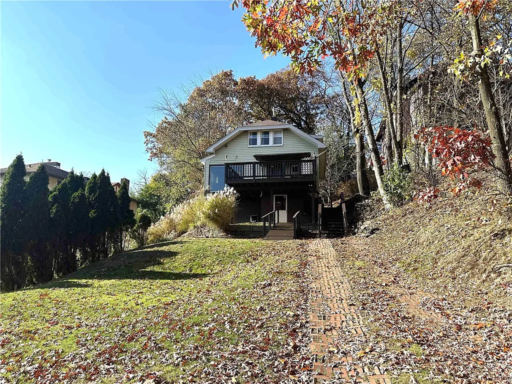 190 Summit Ave photo 1