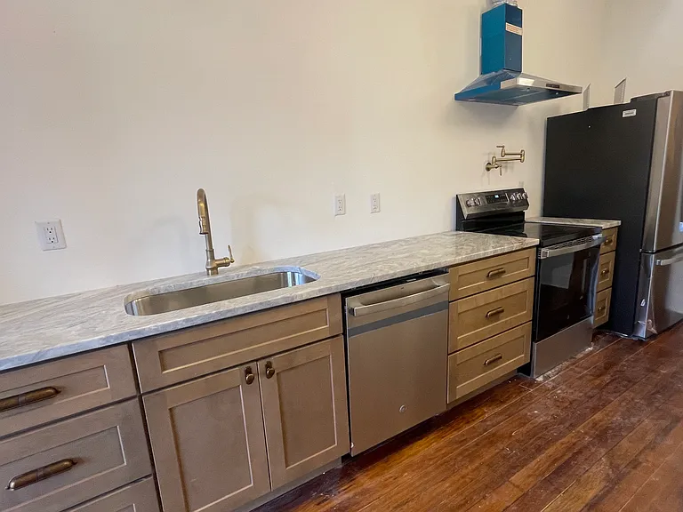 607 Main St — Photo 1