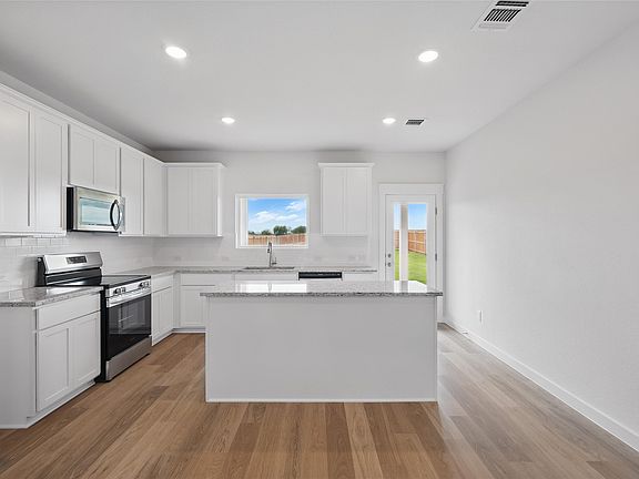3rd image of 2618 Stowers St