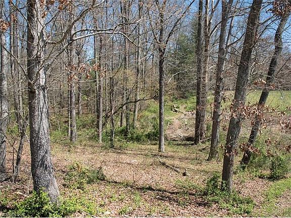 5th image of 136 Lone Oak Dr