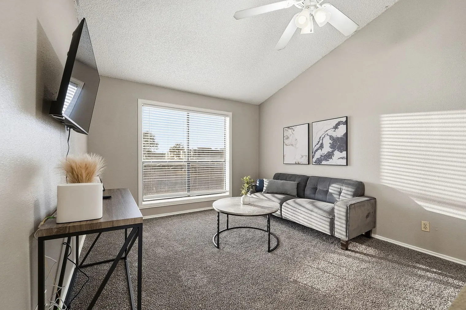 1 bed, 1.0 bath, 5575 sqft, $981 — Photo 3