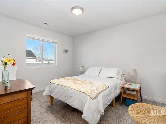 4th image of 238 S Riggs Spring Ave