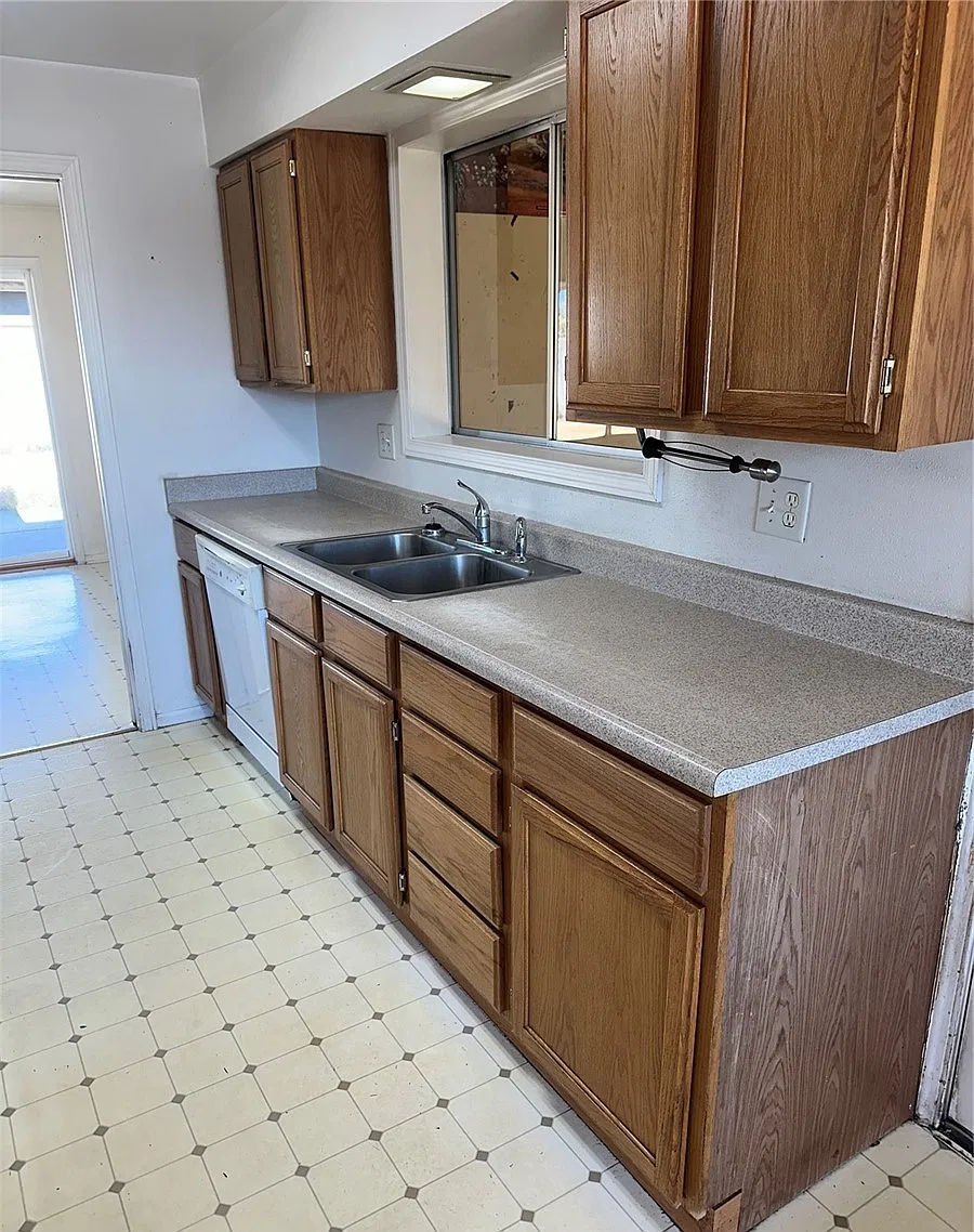 4 bed, 1452 sqft, $1,000 — Photo 3