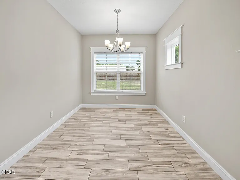 305 Evergreen St — Photo 4