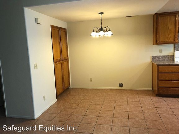 5th image of 11625 208th St Unit C