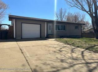 922 Custer St, Dickinson, ND 58601