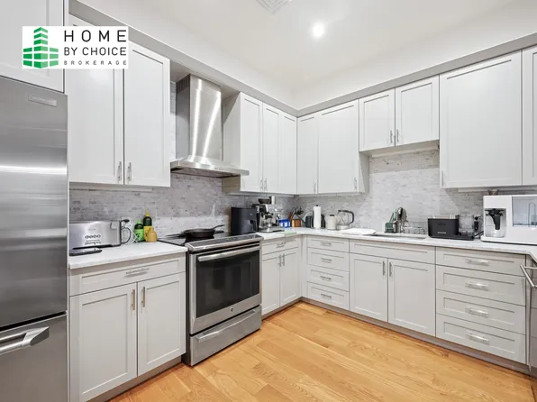 433 West Broadway image 7 of 17