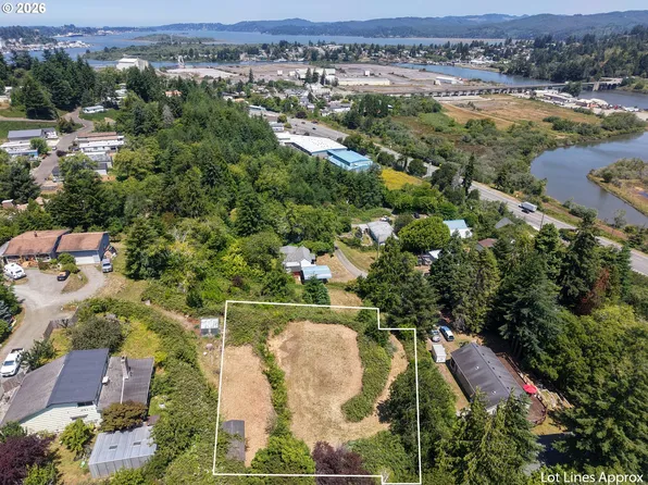 93718 Buchanan Ln, Coos Bay, OR 97420