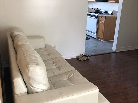 4th image of 2917 Walton Ave