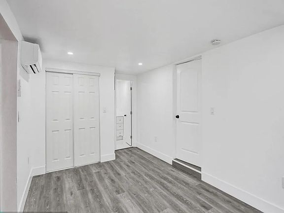 4th image of 940 SW 28th St #1