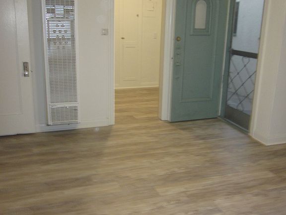 5th image of 808 N Detroit St #1/2