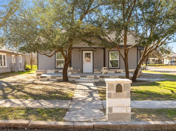 1701 1st St, Brownwood, TX 76801