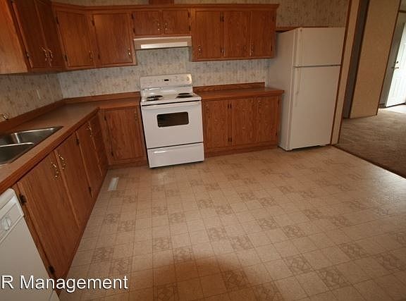 5th image of 216 White Oak Dr
