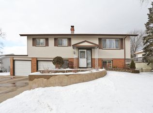 640 Edgemont Ln, Hoffman Estates, IL 60169