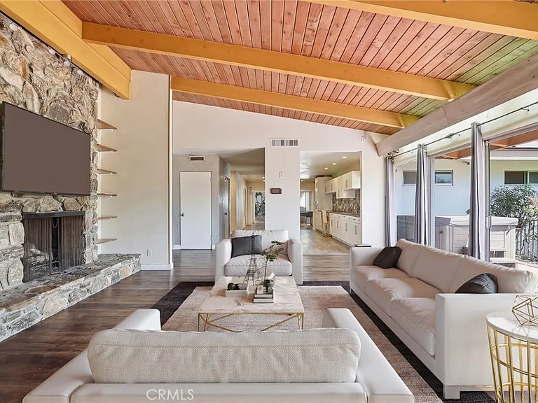 6732 Wooster Ave — Photo 4