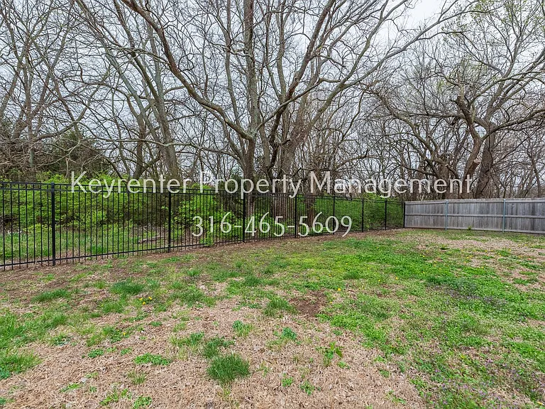 517 E Minneha Ave — Photo 9