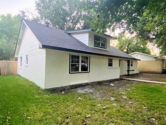 3rd image of 2223 Luau St