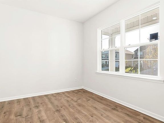 2nd image of 1531 Carisbrooke Dr