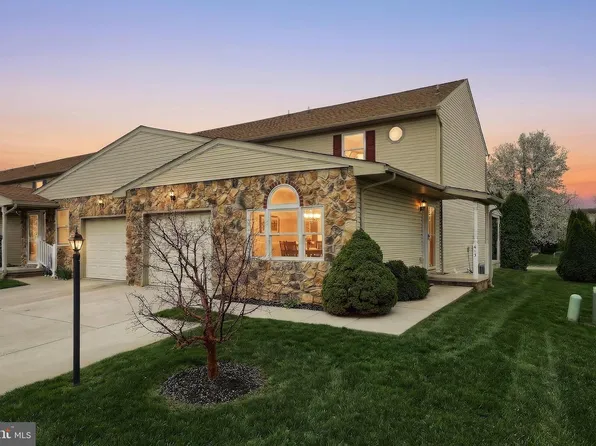 413 Springbrook Ct, Hanover, PA 17331