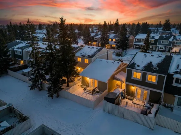 338 Georgian Vlg NE, Calgary, AB T2A 7E2