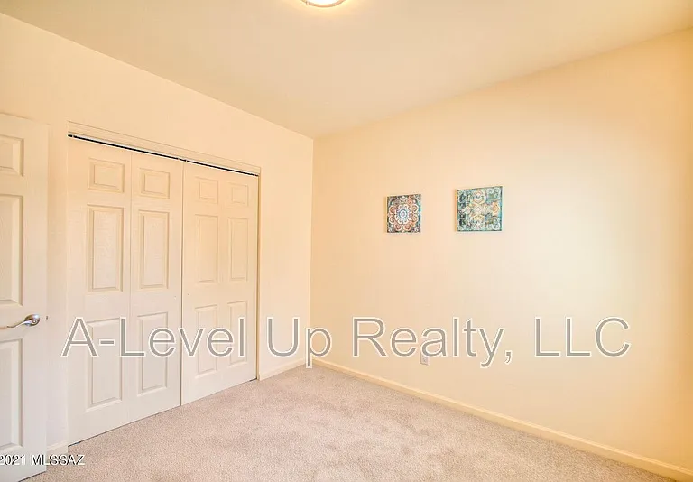 310 W 27th St — Photo 13