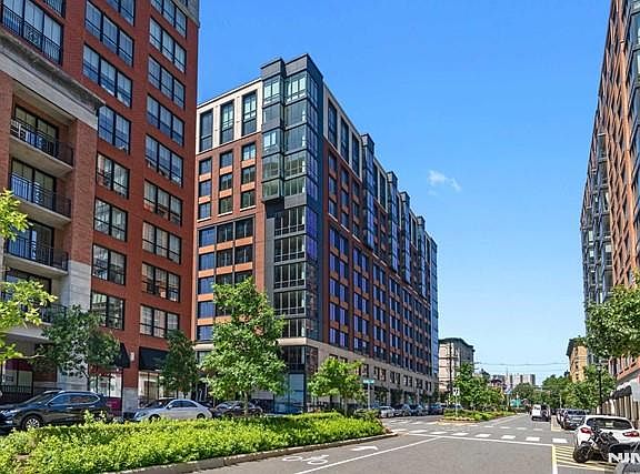 3rd image of 1000 Maxwell Lane #10E